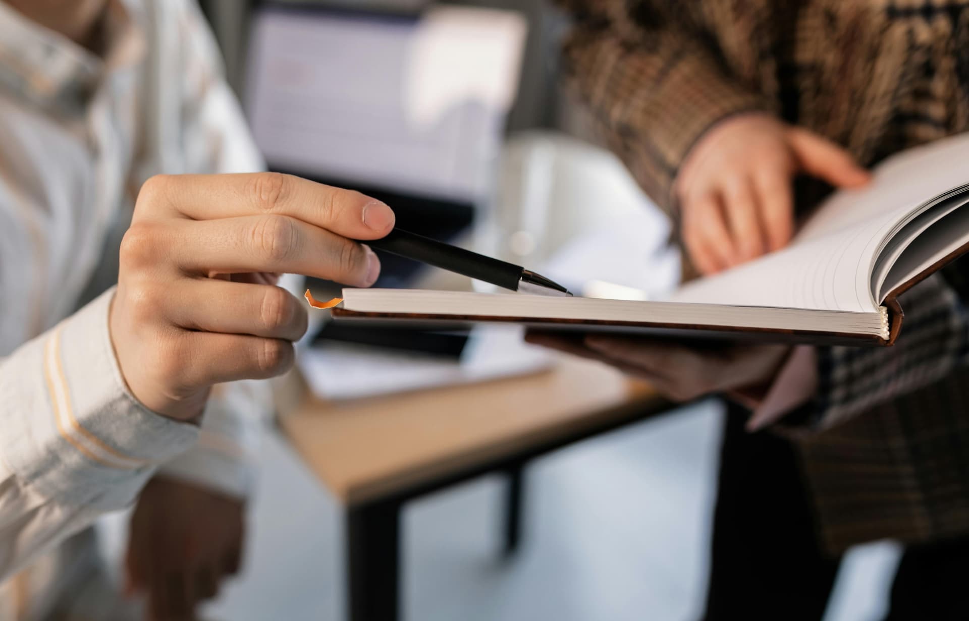 Shareable AI Notes in 2026: What to Publish, What to Keep Private